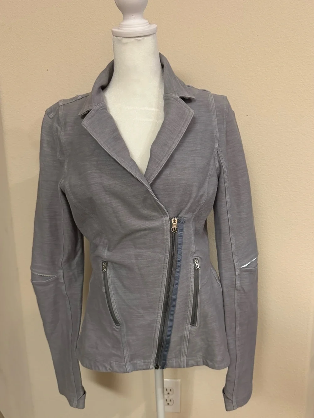 Lululemon Women’s Asymmetrical Zip Gray Jacket